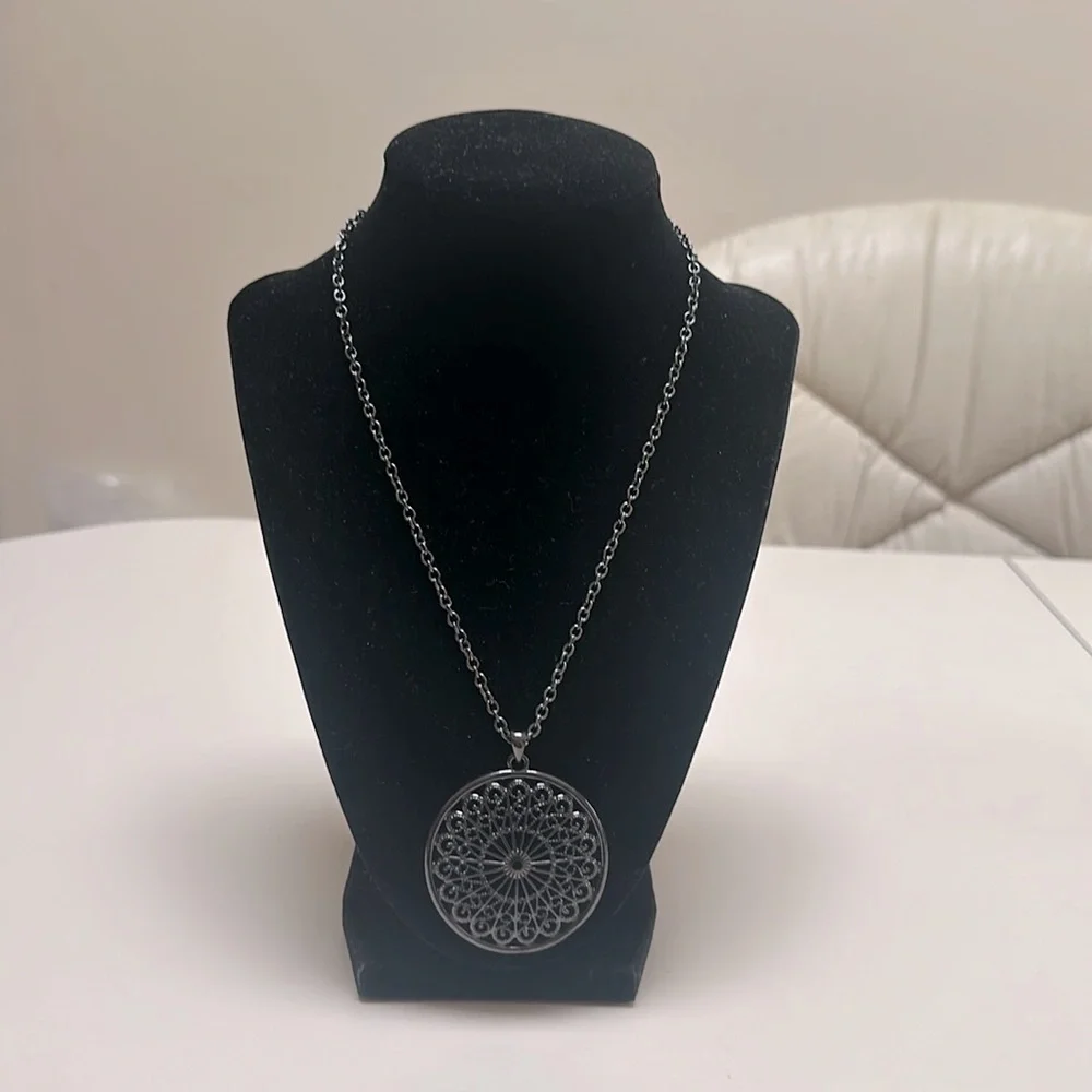 👋 3/$15 FASHION NECKLACE SMOKEY GRAY PENDANT